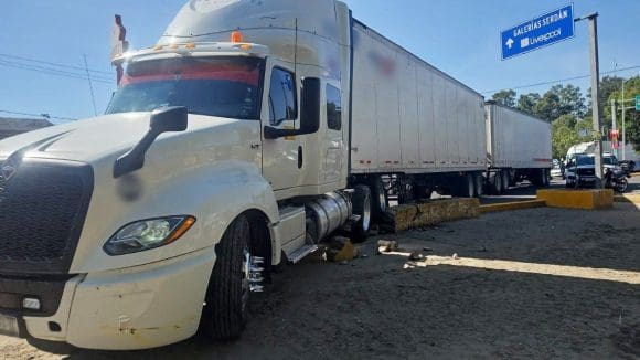 Recuperan SSP y SEMAR tractocamión robado y detienen a presunto responsable