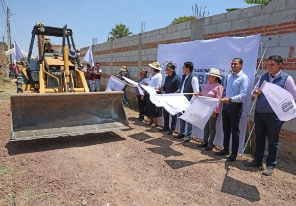 WhatsApp Image 2025-05-21 at 7.35.00 PM Las obras de alto impacto son las que cambian completamente la vida de las familias: Omar Muñoz