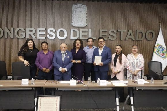 Homenaje a la poeta chilena Gabriela Mistral en el Congreso del Estado de Puebla