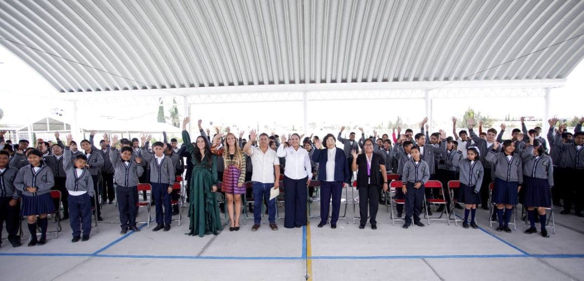 Incentiva Lupita Cuautle hábito de la lectura en niñez de San Andrés Cholula
