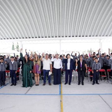 Incentiva Lupita Cuautle hábito de la lectura en niñez de San Andrés Cholula