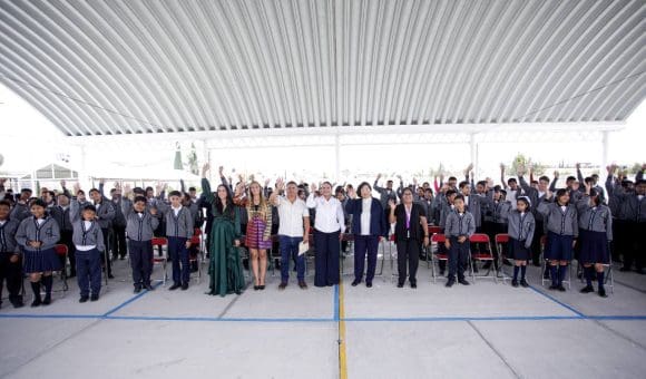 Incentiva Lupita Cuautle hábito de la lectura en niñez de San Andrés Cholula