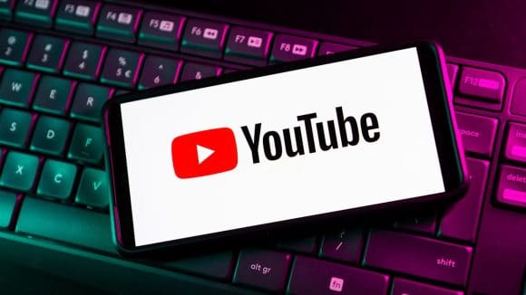 YouTube lanza anuncios inteligentes activados por IA y compras desde TV