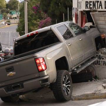 Presunto delincuente armado choca y resulta herido en Los Fuertes, Puebla