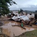 Tromba en Chignahuapan provoca inundaciones en Ajolotla; autoridades despliegan operativo de emergencia