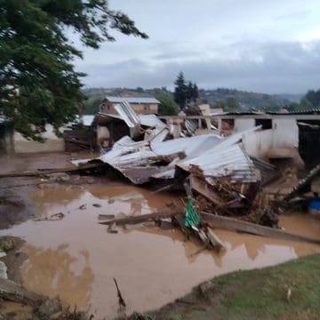 Tromba en Chignahuapan provoca inundaciones en Ajolotla; autoridades despliegan operativo de emergencia