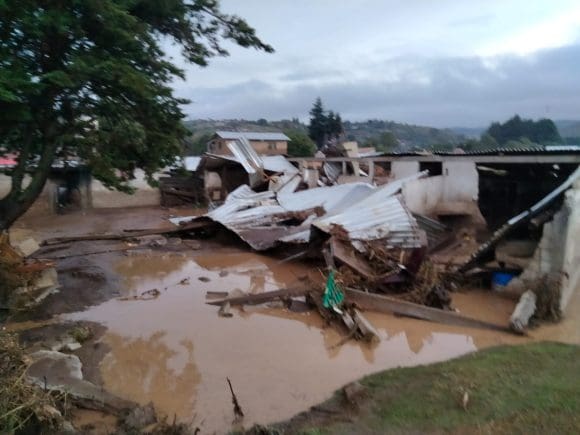 Tromba en Chignahuapan provoca inundaciones en Ajolotla; autoridades despliegan operativo de emergencia
