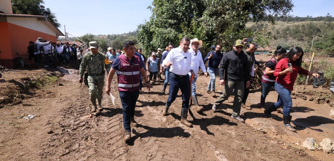 Gobernador Armenta lidera apoyo a damnificados por tromba en Chignahuapan