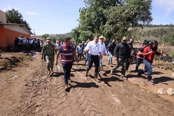 Gobernador Armenta lidera apoyo a damnificados por tromba en Chignahuapan