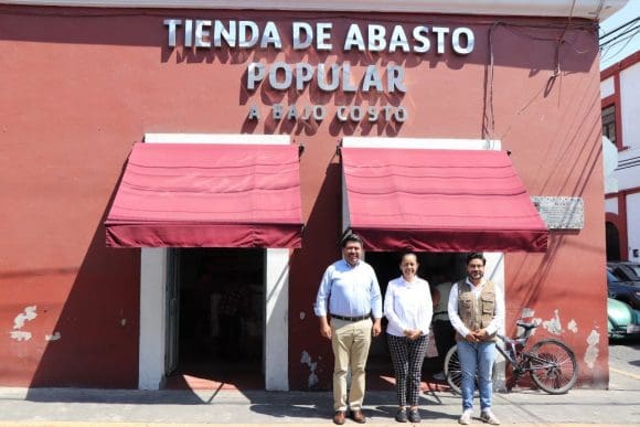 Tienda de abasto y farmacia municipal benefician a más de 19,000 familias en Atlixco