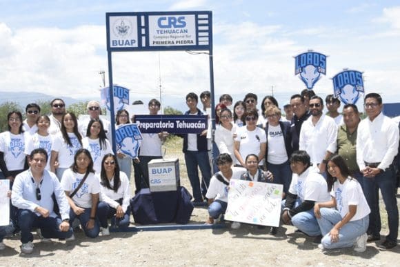 Rectora de la BUAP coloca primera piedra de nueva preparatoria en Tehuacán