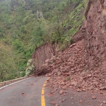 Lluvias en Puebla provocan deslaves y afectaciones viales tras remanentes de Erick
