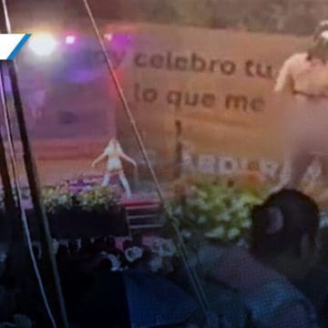 Alcalde de Olintla celebra el Día del Padre con show de strippers en la plaza pública