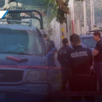 Asesinan a balazos a hombre a bordo de su camioneta en Amozoc