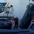 Auto cae en el puerto de Veracruz; hay dos muertos