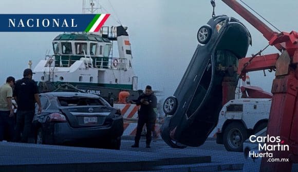 Auto cae en el puerto de Veracruz; hay dos muertos