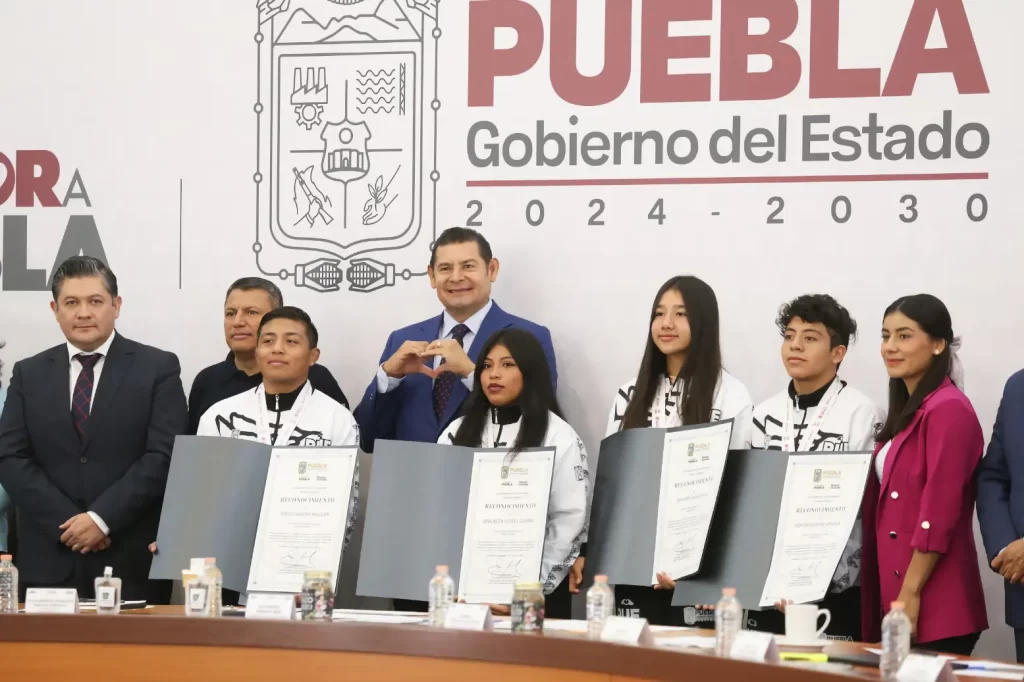 Axolín: Mascota oficial de los Juegos Deportivos Nacionales Escolares 2025 2 Axolin Mascota oficial de los Juegos Deportivos Nacionales Escolares 2025 3