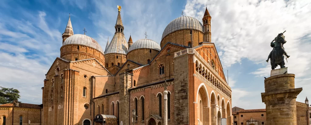 San Antonio de Padua: el santo del amor… ¡que acaba de cabeza! 1 Basilica de San Antonio de Padua