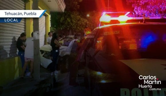 Borracho protagoniza 2 accidentes en las calles de Tehuacán; huyó del lugar