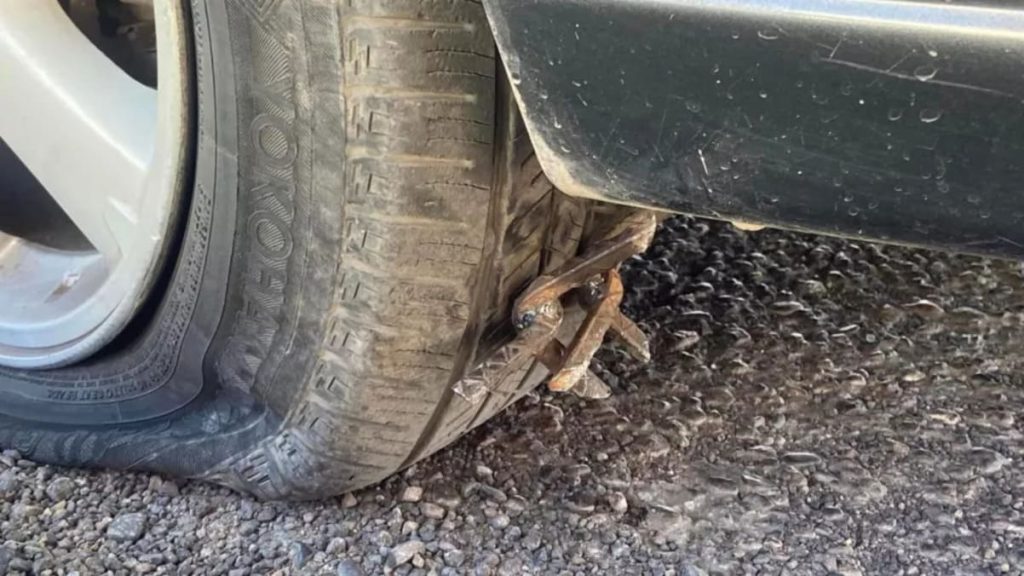 Buscan castigar con cárcel el uso de "ponchallantas" en Puebla 1 Buscan castigar con cárcel el uso de "ponchallantas" en Puebla
