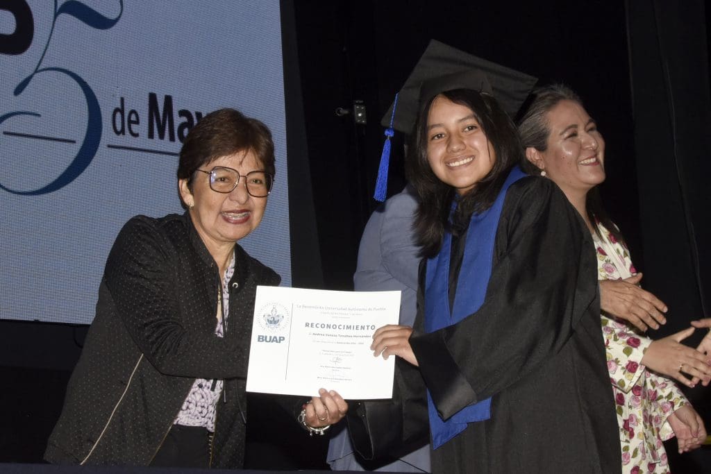 La Rectora Lilia Cedillo asistió a las graduaciones de la Preparatoria Urbana Enrique Cabrera Barroso y del Bachillerato Internacional 5 de Mayo