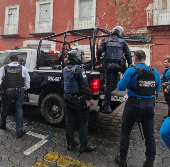Coppel Detienen a asaltantes tras robo con violencia a tienda Coppel en el Centro Histórico de Puebla