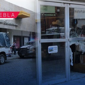 Dan nuevo “cristalazo” al Sanborns del Centro Histórico de Puebla