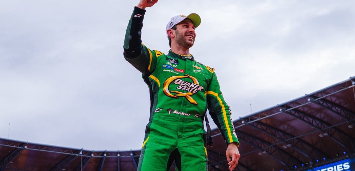 Daniel Suárez gana la NASCAR Xfinity Series tras espectacular remontada