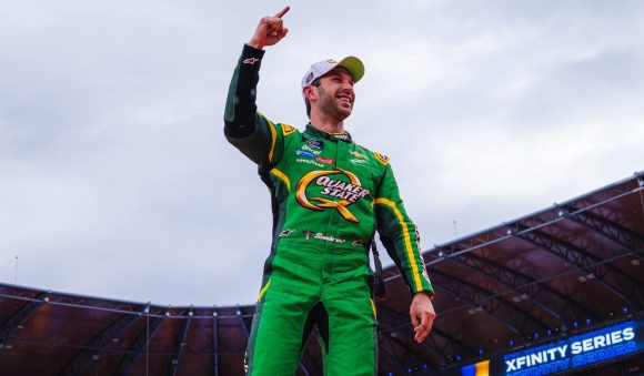 Daniel Suárez gana la NASCAR Xfinity Series tras espectacular remontada