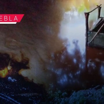 Derrame de hidrocarburo contamina río San Marcos en Puebla