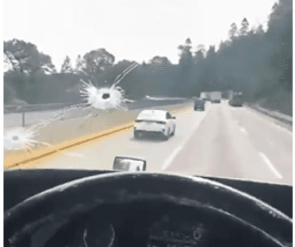 Trailero sobrevive a intento de asalto en la autopista México-Puebla: “Se los eché encima”, relata