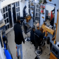 Asalto a mano armada en barbería El Bully de San Pedro Cholula: roban camioneta y pertenencias