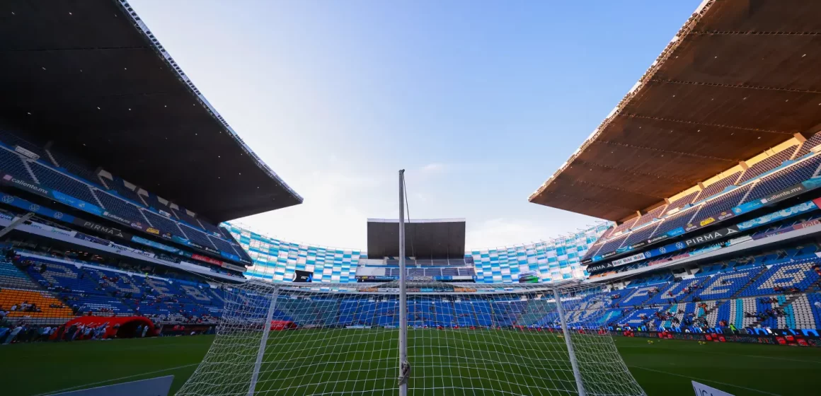 Evalúan el Estadio Cuauhtémoc de Puebla como posible sede de entrenamiento para el Mundial 2026