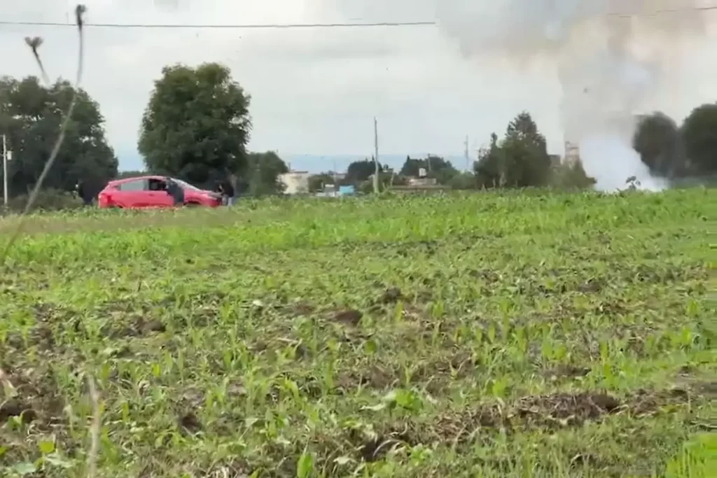 Explota vehículo con presuntos restos humanos en Coronango; hay una oficial herida 2 Explosión sacude diligencia policial en Coronango