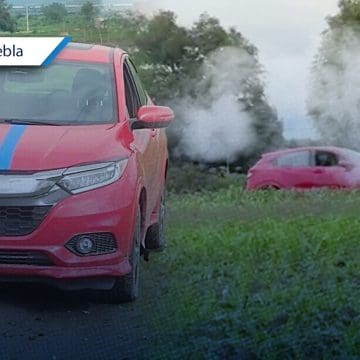Explota vehículo con presuntos restos humanos en Coronango; hay una oficial herida