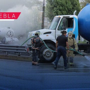 Fuga de gas LP en pipa generó alarma y cierre del Periférico Ecológico Puebla