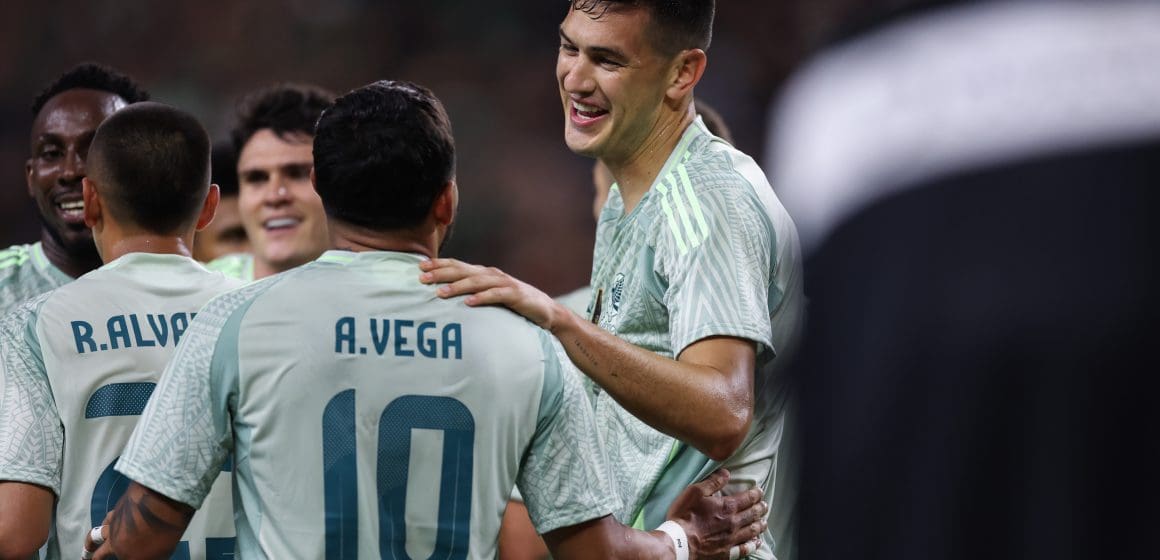 México derrota a Surinam 2-0 y asegura su pase a cuartos en la Copa Oro 2025