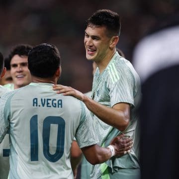 México derrota a Surinam 2-0 y asegura su pase a cuartos en la Copa Oro 2025