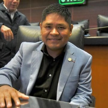 Erasmo Catarino, exganador de La Academia, rinde protesta como senador de la República