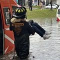 Lluvia colapsa vialidades en Puebla: rescates, calles inundadas y transporte detenido