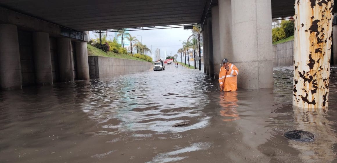 Tormenta azota Puebla: Lomas de Angelópolis y vialidades colapsadas por severas inundaciones