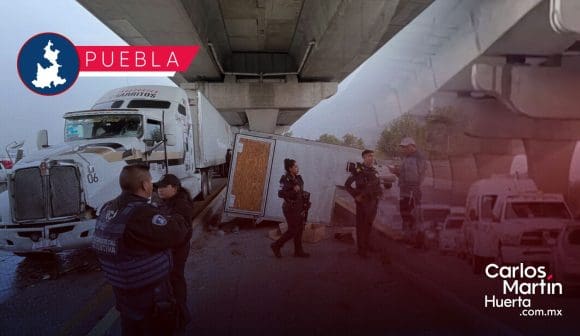 Intento de asalto a tráiler en la autopista México-Puebla provoca accidente