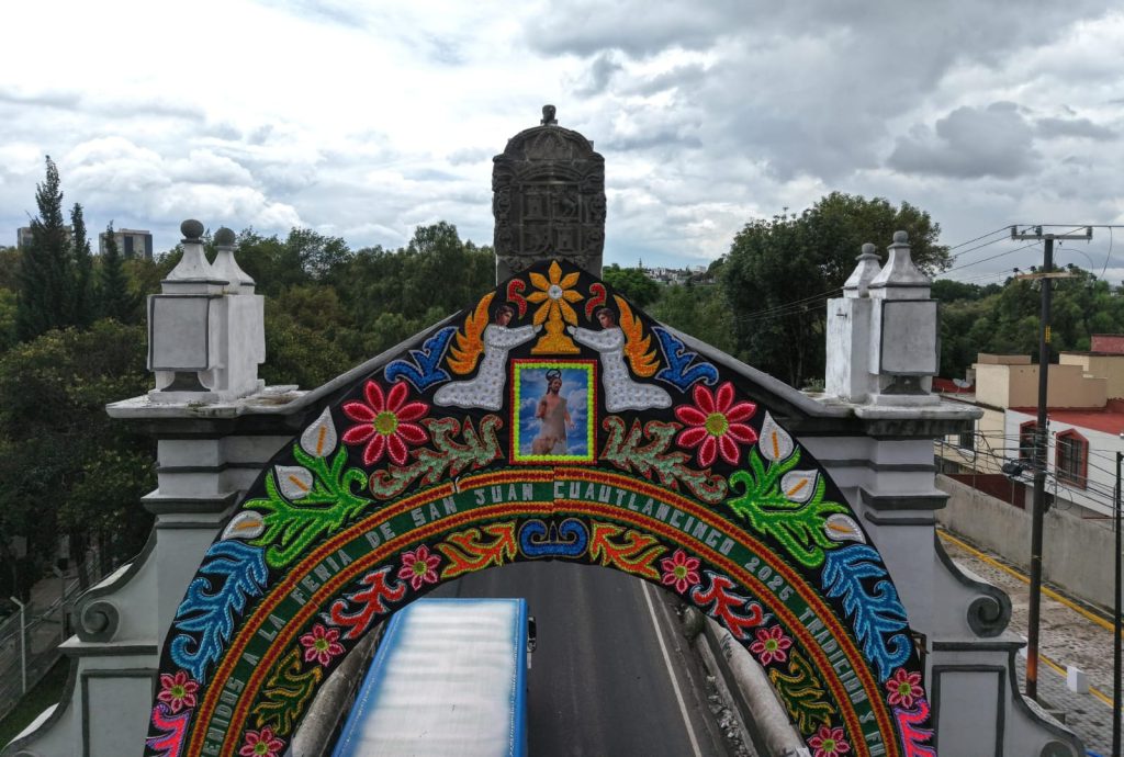 La Feria Cuautlancingo 2025 inicia con un emblemático arco floral en Puente México 1 La Feria Cuautlancingo 2025 inicia con un emblemático arco floral en Puente México