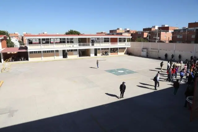 Manifestación en Secundaria Técnica 80 de Puebla; denuncian fraude y maltrato 2 Manifestacion en Secundaria Tecnica 80 de Puebla denuncian fraude y maltrato 3