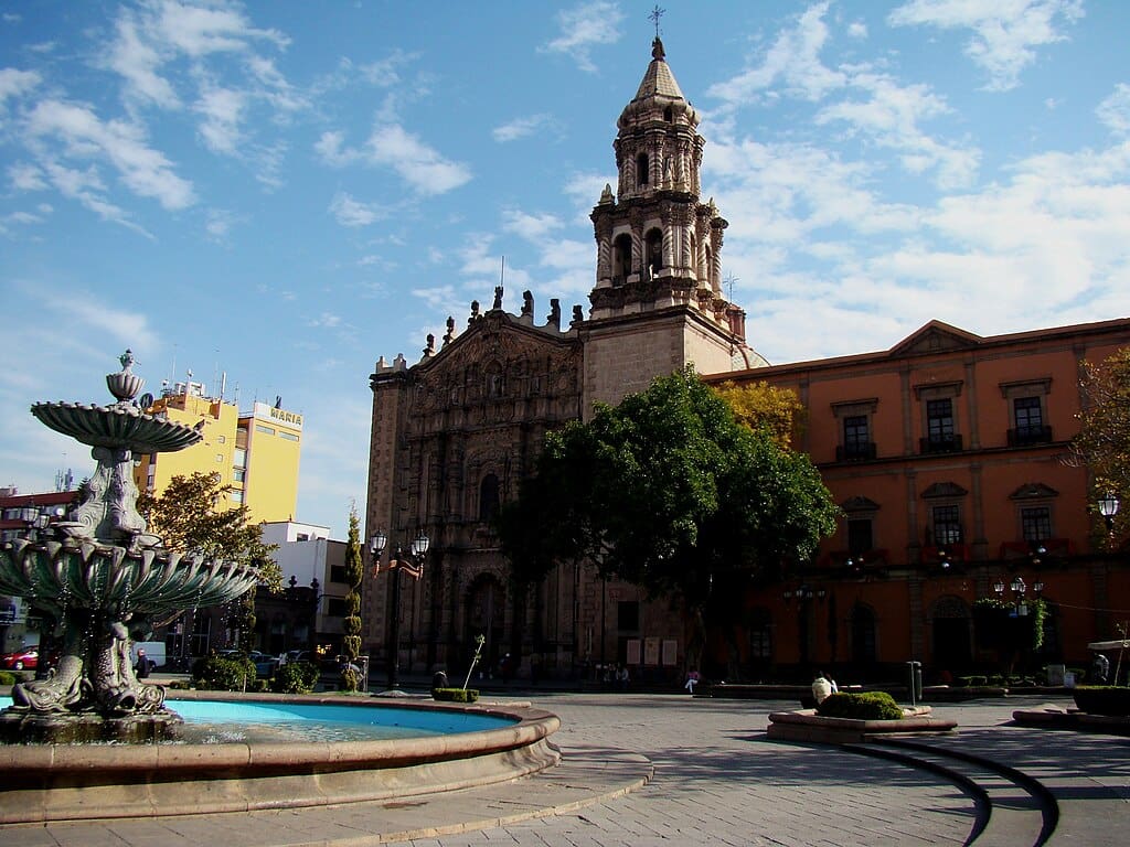 Mujer es captada golpeando a un bebe en las calles de San Luis Potosi 3