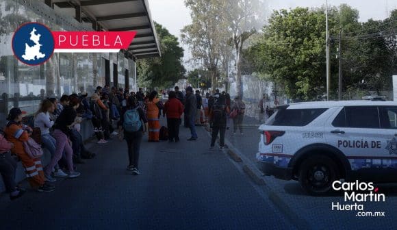 Naranjitas bloquean el bulevar Valsequillo; autoridades dialogan y atienden inquietudes