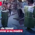 Niño se vuelve viral al vestirse de tamal para homenajear el oficio de su madre