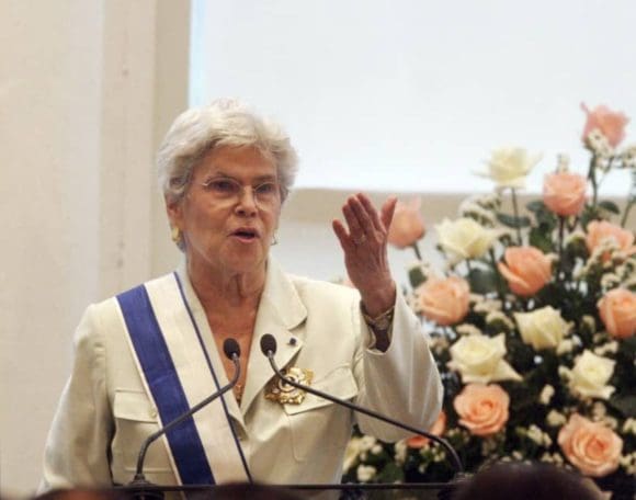 Murió Violeta Barrios de Chamorro, la primera mujer presidenta en América