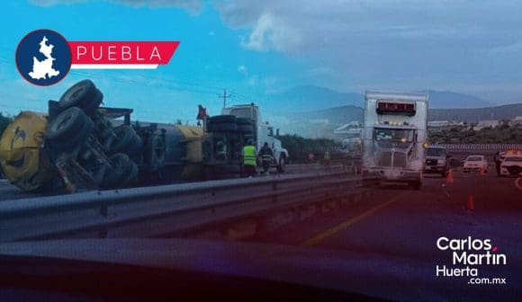 Volcadura de tráiler provoca cierre de la autopista Puebla-Orizaba