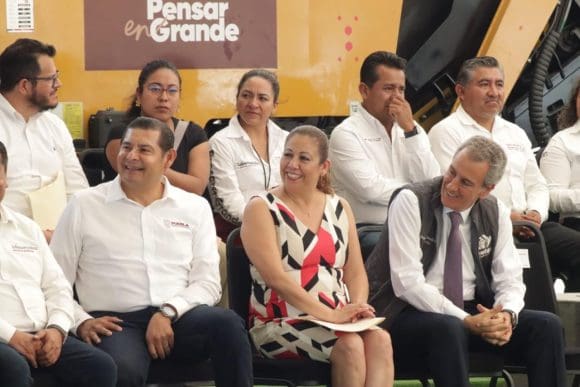 En Puebla se prioriza a la gente: Laura Artemisa en inicio de rehabilitación vial en Totimehuacán